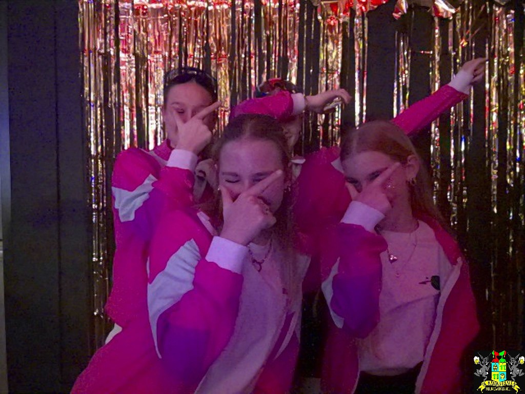 ../Images/Jeugd Opwarmbal Photobooth 068.jpg